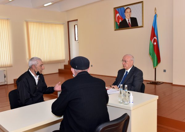 Zakir Fərəcov Hacı Zeynalabdin qəsəbəsində səyyar qəbul keçirib - FOTO