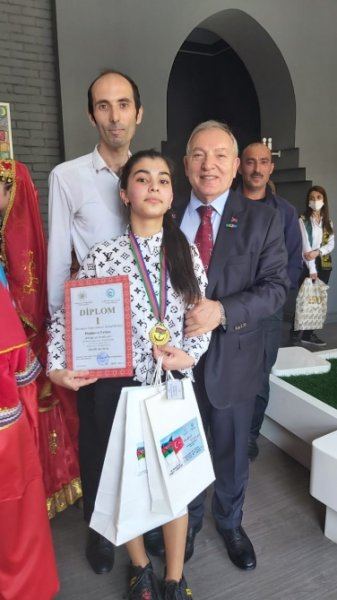 Xızılı gəncin rəsm əsəri müsabiqədə birinci yerə layiq görülüb - FOTO
