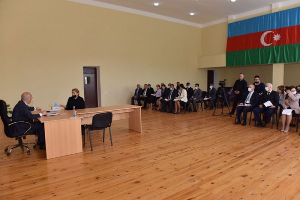Zakir Fərəcov Corat qəsəbəsində vətəndaşların problemlərini dinlədi - FOTO