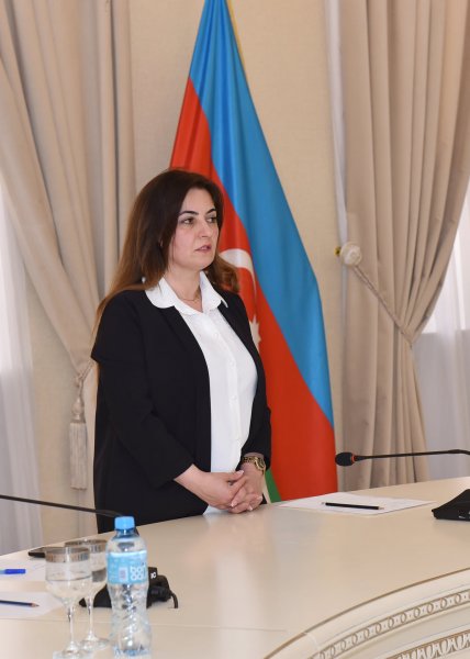 Sumqayıtda Heydər Əliyev Mərkəzində "İzi tarixlərdə, özü ürəklərdə yaşayan insan" adı altında dəyirmi masa keçirilib - FOTO