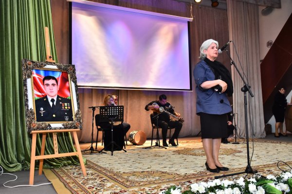 Sumqayıtda Vətən müharibəsi şəhidinin doğum gününə həsr olunan xatirə gecəsi keçirilib - FOTOLAR