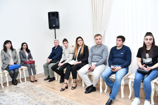 Sumqayıtda  “Ulu Öndər Heydər Əliyevin Dövlətçilik ənənələri” mövzusunda dəyirmi masa keçirilib - FOTOLAR