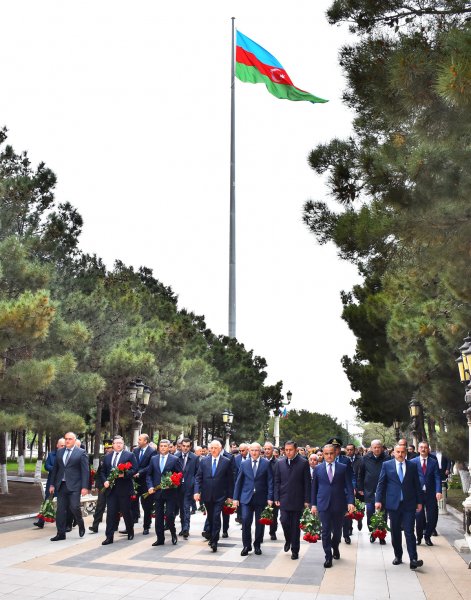 Sumqayıtda Ümummilli Lider Heydər Əliyevin xatirəsi anılıb - FOTOLAR