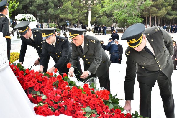 Sumqayıtda Ümummilli Lider Heydər Əliyevin xatirəsi anılıb - FOTOLAR