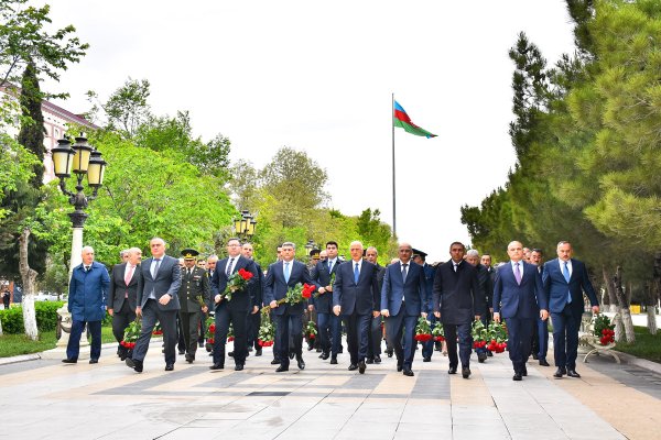 Sumqayıtda Ümummilli Lider Heydər Əliyevin xatirəsi anılıb - FOTOLAR