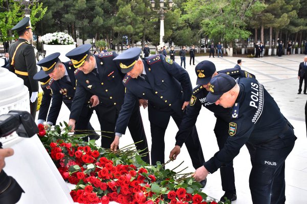 Sumqayıtda Ümummilli Lider Heydər Əliyevin xatirəsi anılıb - FOTOLAR