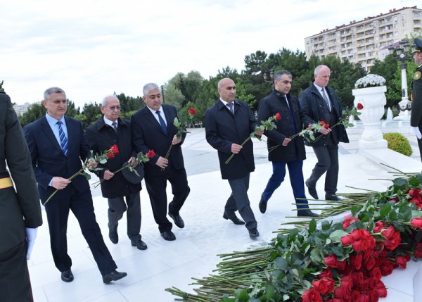 Sumqayıtda Ümummilli Lider Heydər Əliyevin xatirəsi anılıb - FOTOLAR