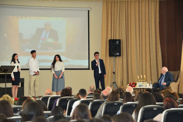 SDU-da Xalq şairi Vahid Əzizlə görüş keçirildi- FOTOLAR