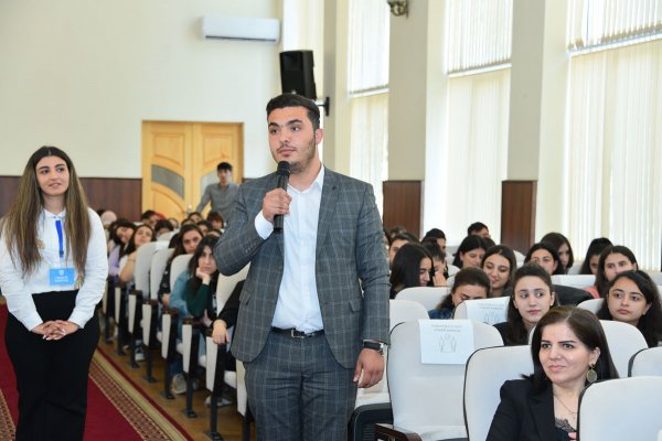 SDU-da Xalq şairi Vahid Əzizlə görüş keçirildi- FOTOLAR