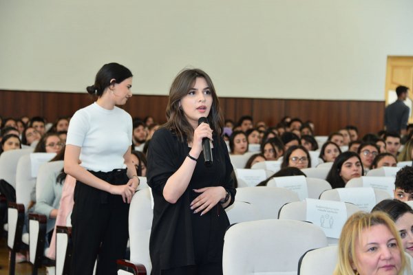SDU-da Xalq şairi Vahid Əzizlə görüş keçirildi- FOTOLAR