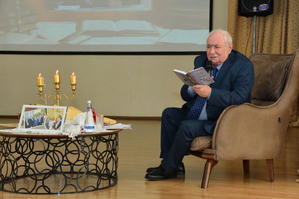 SDU-da Xalq şairi Vahid Əzizlə görüş keçirildi- FOTOLAR