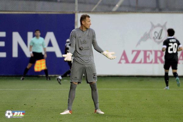 "Sumqayıt"ın futbolçusu o qədər içdi ki, güclə ayıltdılar... - FOTO