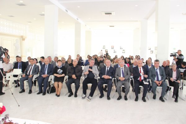Sumqayıtda  “Qordi düyünü” romanının təqdimat və imza günü keçirilib - FOTOLAR