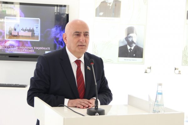 Sumqayıtda  “Qordi düyünü” romanının təqdimat və imza günü keçirilib - FOTOLAR