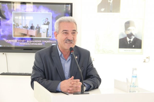 Sumqayıtda  “Qordi düyünü” romanının təqdimat və imza günü keçirilib - FOTOLAR