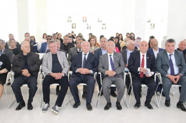Sumqayıtda  “Qordi düyünü” romanının təqdimat və imza günü keçirilib - FOTOLAR