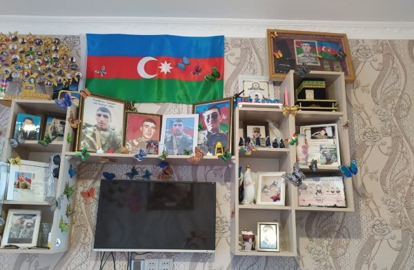 Sumqayıt Dövlət Rəsm Qalereyasının kollektivi tərəfindən şəhid ailəsi ziyarət edilib - FOTO