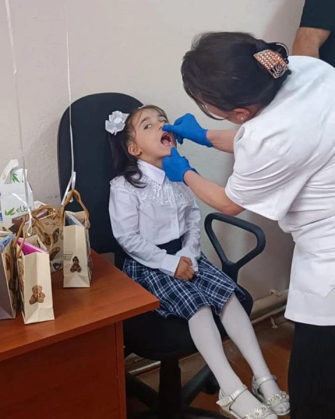 Sumqayıt Tibb Mərkəzi 150 şagirdi müayinə edib, hədiyyələr paylayacaq - FOTOLAR