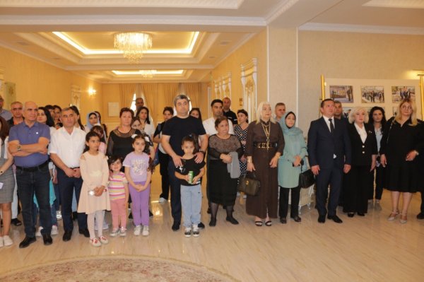 Sumqayıtda xeyriyyə satış-sərgisi: Uşaqları sevgimizlə qoruyaq! - FOTOLAR