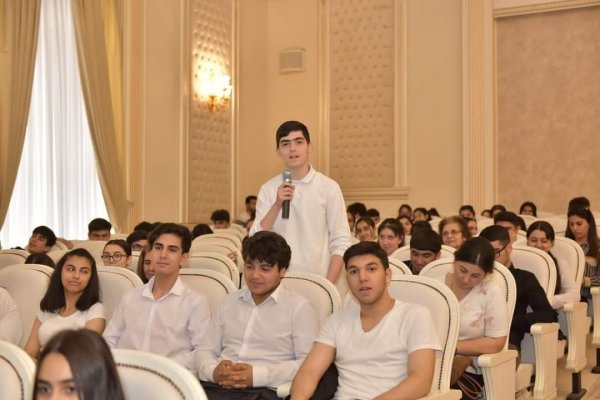 AzMİU-nun nümayəndə heyəti Sumqayıtda abituriyentlərlə görüşüb -FOTOLAR