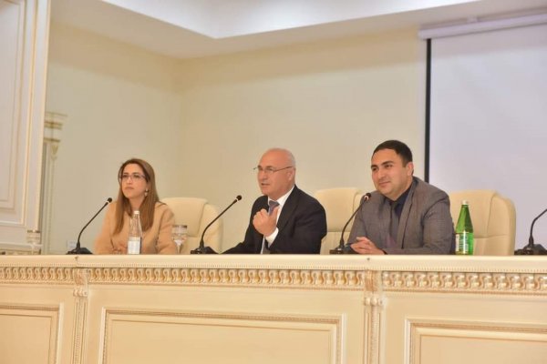 AzMİU-nun nümayəndə heyəti Sumqayıtda abituriyentlərlə görüşüb -FOTOLAR