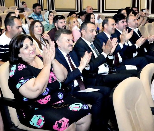 Mehdiabad qəsəbə Uşaq Musiqi Məktəbi "Şuşa ili" çərçivəsində hesabat konserti keçirib Mehdiabad qəsəbə Uşaq Musiqi Məktəbi "Şuşa ili" çərçivəsində hesabat konserti keçirib
