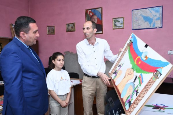 Müşfiq Məmmədli qalib olan rəsm kursunun şagirdləri ilə görüşüb - FOTOLAR