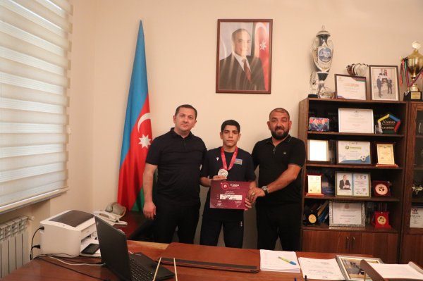 Sumqayıt güləşçisi ilə görüş keçirilib - FOTO
