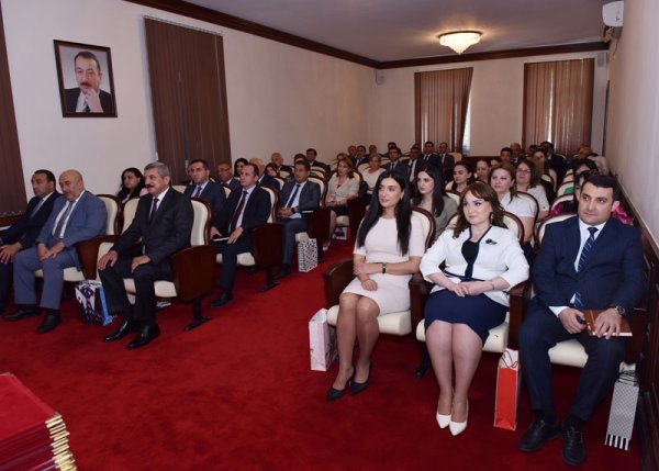Sumqayıtda dövlət qulluqçuları təltif edilib - FOTOLAR