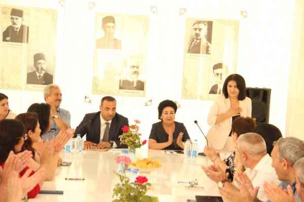 Özbək şairləri Sumqayıtda - FOTOLAR Özbək şairləri Sumqayıtda - FOTOLAR
