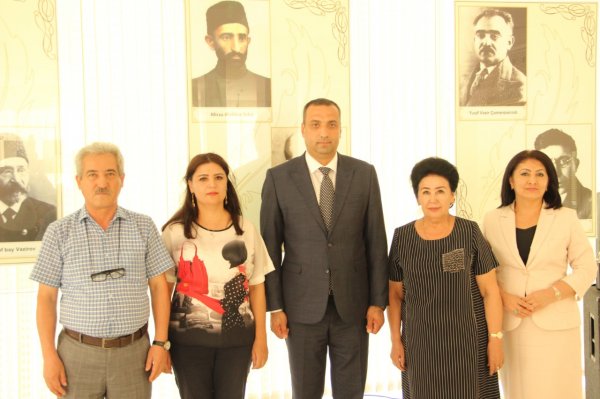 Özbək şairləri Sumqayıtda - FOTOLAR Özbək şairləri Sumqayıtda - FOTOLAR