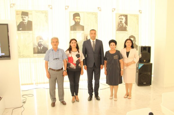 Özbək şairləri Sumqayıtda - FOTOLAR Özbək şairləri Sumqayıtda - FOTOLAR