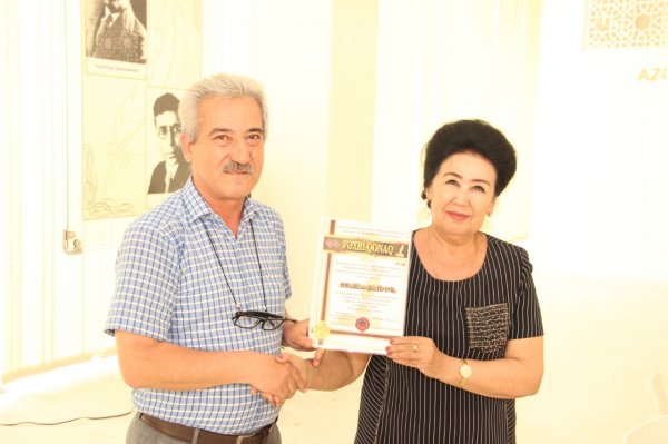 Özbək şairləri Sumqayıtda - FOTOLAR Özbək şairləri Sumqayıtda - FOTOLAR