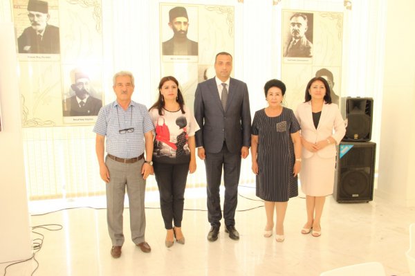 Özbək şairləri Sumqayıtda - FOTOLAR Özbək şairləri Sumqayıtda - FOTOLAR