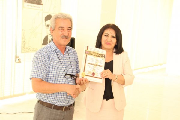 Özbək şairləri Sumqayıtda - FOTOLAR Özbək şairləri Sumqayıtda - FOTOLAR