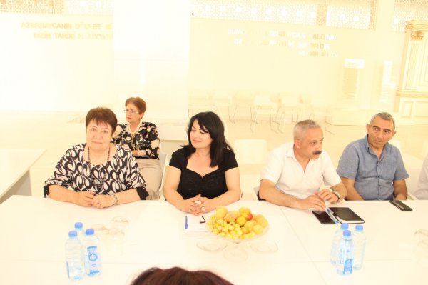 Özbək şairləri Sumqayıtda - FOTOLAR Özbək şairləri Sumqayıtda - FOTOLAR