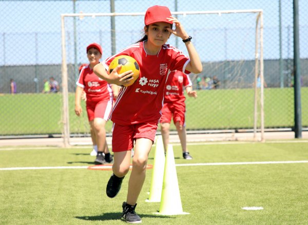 Sumqayıtda “Yay Futbol Düşərgəsi”nin ikinci mərhələsi başa çatıb - FOTOLAR