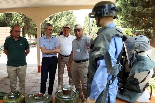 Fransa Azərbaycana yeni minaaxtaran avadanlıqlar hədiyyə etdi - FOTO