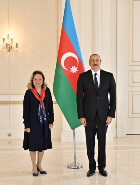Prezident yeni səfirlərin etimadnamələrini qəbul edib