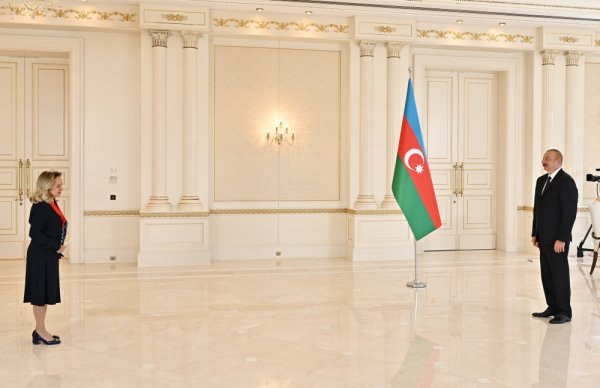 Prezident yeni səfirlərin etimadnamələrini qəbul edib