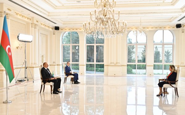 Prezident yeni səfirlərin etimadnamələrini qəbul edib