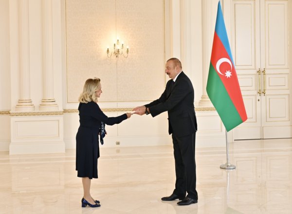 Prezident yeni səfirlərin etimadnamələrini qəbul edib