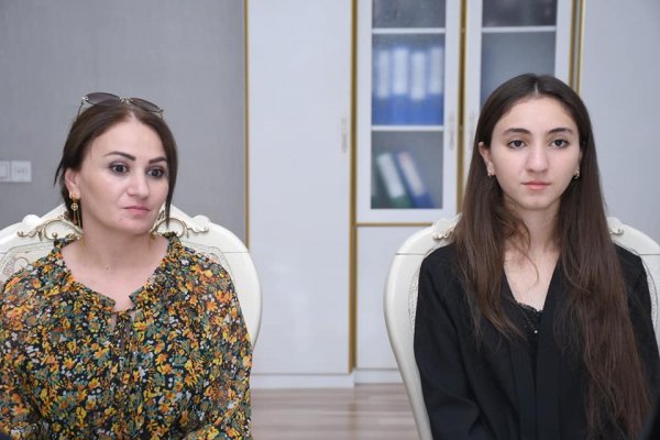 Deputat yüksək nəticə göstərən tələbə ilə görüşdü - FOTO