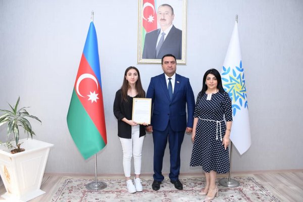 Deputat yüksək nəticə göstərən tələbə ilə görüşdü - FOTO
