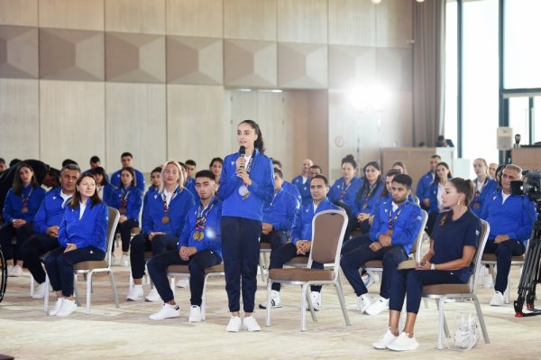 Prezidentin idmançılarla görüşündən FOTOLAR
