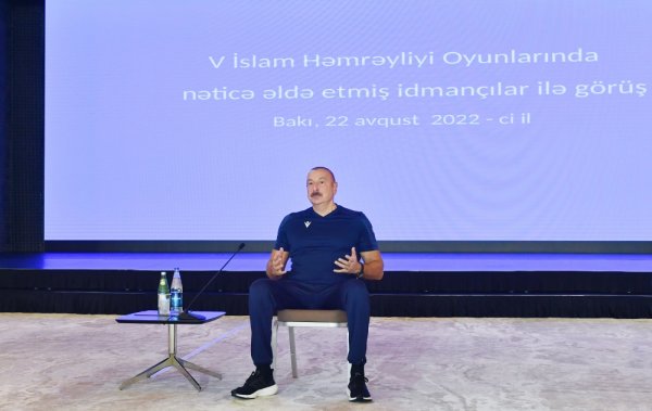 Prezidentin idmançılarla görüşündən FOTOLAR