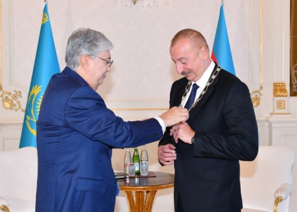 Tokayev İlham Əliyevə “Qızıl qartal” ordenini təqdim etdi - FOTOLAR