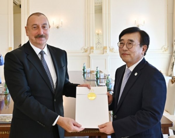 İlham Əliyev Koreya Prezidentinin xüsusi nümayəndəsini qəbul edib