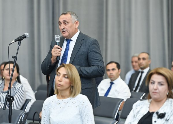 Emin Əmrullayev Sumqayıtda məktəb direktorları ilə görüşüb - FOTO