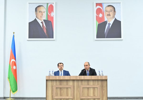 Emin Əmrullayev Sumqayıtda məktəb direktorları ilə görüşüb - FOTO